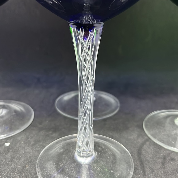 Vintage Balloon Wine Glasses Cocktail Goblets Clear Twisted Stems Hand Blown - Picture 3 of 6